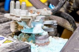 علت سولفاته شدن سیم برق چیست؟ راهنمای کامل پیشگیری و مقابله